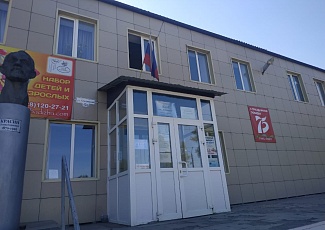 Государственный флаг Российской Федерации развевался на зданиях учреждений культуры г. Шахты в День Государственного флага России