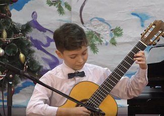 Состоялся сольный концерт учащегося по классу гитары Николая Слепцова