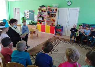 Сотрудники библиотеки в гостях у воспитанников детского сада № 56