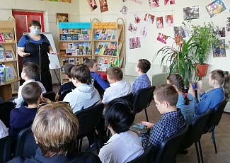 В шахтинских библиотеках прошли литературные часы для школьников